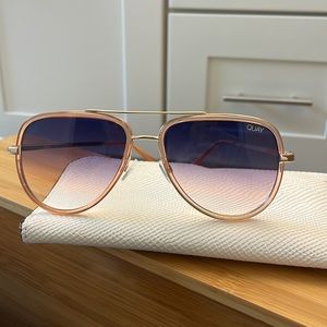 Quay pink all in style sunglasses with case